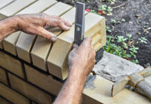 Dlaczego warto postawić na ogrodzenie z bloczków betonowych