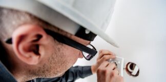 Jakim quadem można jeździć bez kasku?