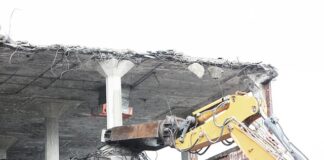 Jak zdemontować boczki bagażnika?