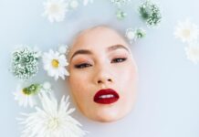 Peeling kawitacyjny jako element mindful skincare – dlaczego ultradźwięki uspokajają skórę i umysł? urządzenie do peelingu kawitacyjnego